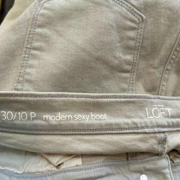 NWOT! Never Worn! Ann Taylor LOFT Grey Modern Sexy Boot Jeans in size 10 Petite - Picture 8 of 10